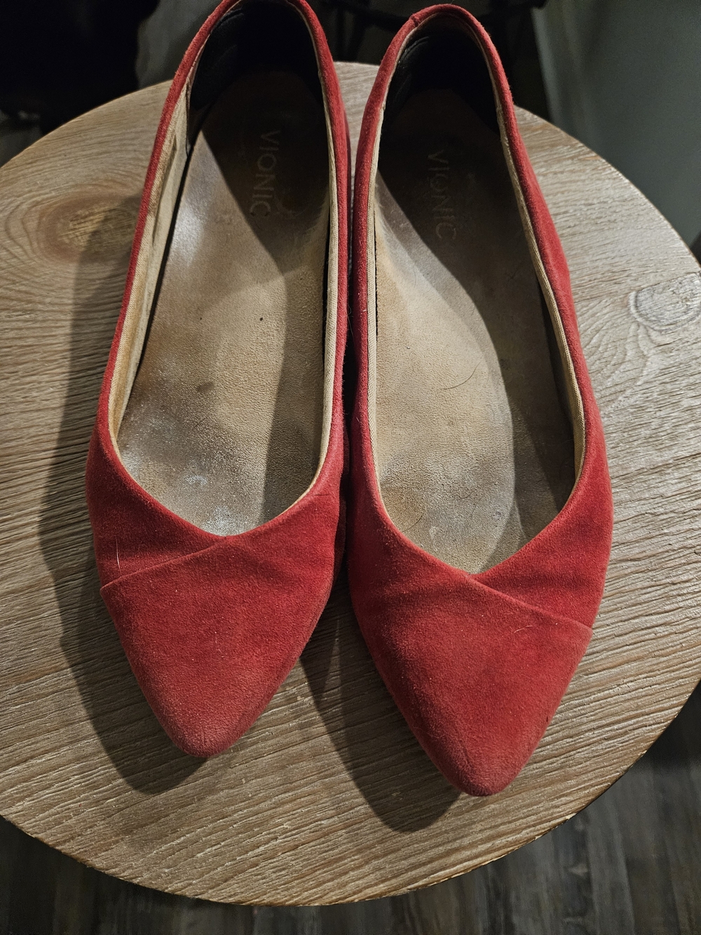 Vionic Women's Red Suede Pointed-Toe Flats Sz 9